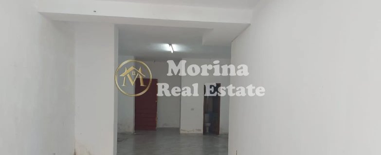 Tirane, jepet me qera dyqan Kati 1, 70 m² 400 € (Rruga e Barrikadave)