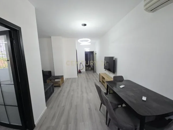 Tirane, jepet me qera apartament 1+1+Ballkon Kati 1, 60 m² 700 € (Bulevardi Zogu i Parë, Tiranë)