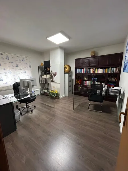 Tirane, jepet me qera zyre Kati 8 ne Bllok , 108 m² 1.100 €