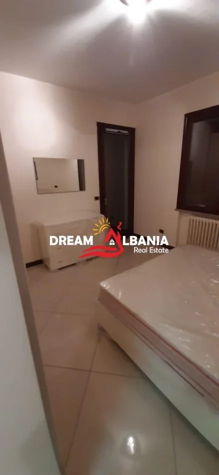 Tirane, jepet me qera apartament 1+1 Kati 2, 80 m² 450 € (ne Kinostudio, prane “Kopshtit Lala”)
