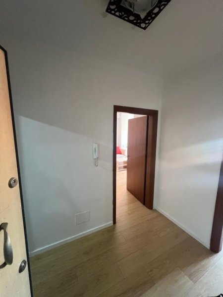 Tirane, jepet me qera apartament 1+1+Ballkon Kati 3, 78 m² 600 € (Stadiumi Dinamo)