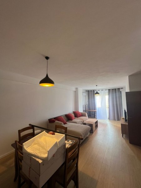 Tirane, jepet me qera apartament 1+1+Ballkon Kati 3, 78 m² 600 € (Stadiumi Dinamo)