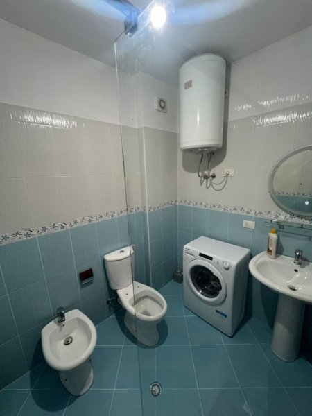 Tirane, jepet me qera apartament 1+1+Ballkon Kati 3, 78 m² 600 € (Stadiumi Dinamo)