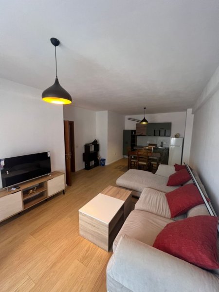 Tirane, jepet me qera apartament 1+1+Ballkon Kati 3, 78 m² 600 € (Stadiumi Dinamo)