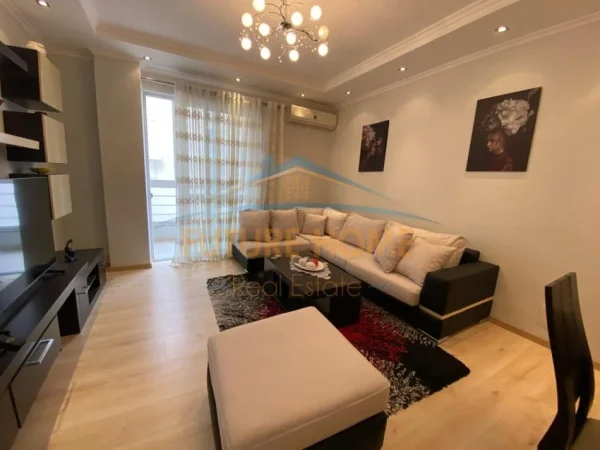 Tirane, jepet me qera apartament 2+1 Kati 4, 100 m² 600 € 