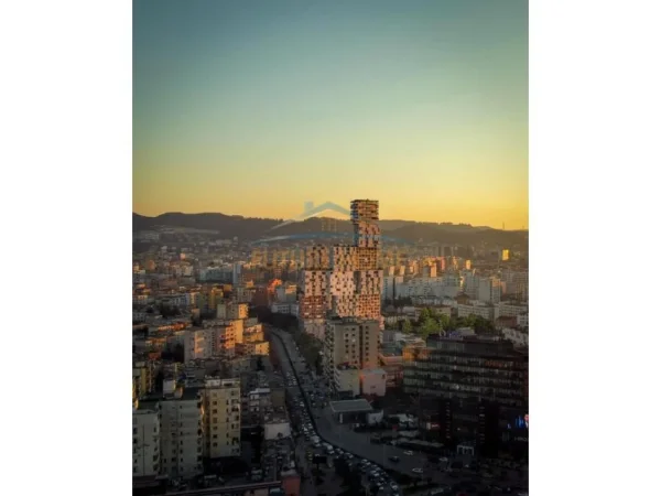 Tirane, shitet apartament 1+1 Kati 14, 82 m² 213.000 € (Rruga Muhamet Gjollesha, pranë 21 Dhjetorit.)