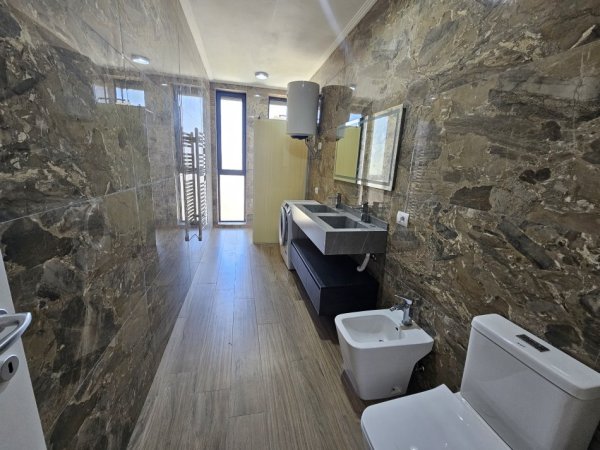 Tirane, shitet apartament 2+1+Ballkon Kati 2, 124 m² 270.000 € (LIQENI TIRANES)