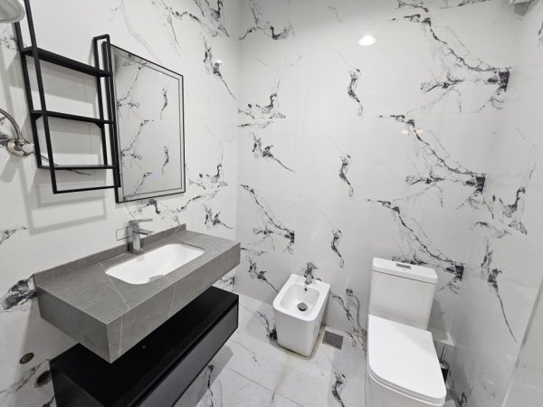 Tirane, shitet apartament 2+1+Ballkon Kati 2, 124 m² 270.000 € (LIQENI TIRANES)