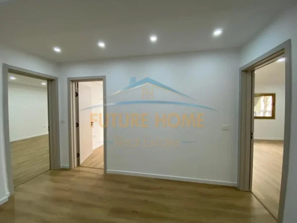 Tirane, jepet me qera zyre Kati 1, 125 m² 1.200 € (Prane LSI)