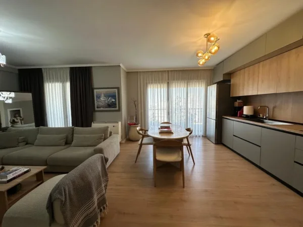 Tirane, jepet me qera apartament 2+1 Kati 8, 160 m² 1.350 € (Rruga e Durresit)