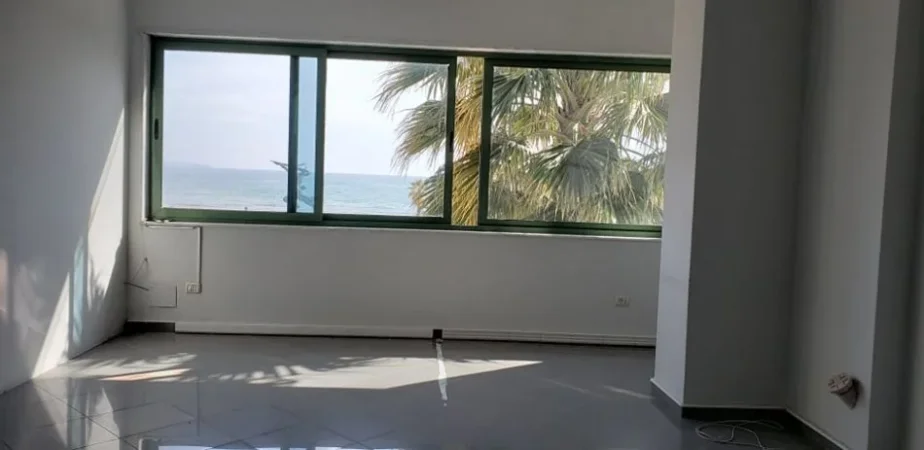 !!Dhene!!Durres, jepet me qera ambjent biznesi Kati 3, 170 m² 1.400 € (Vollga)