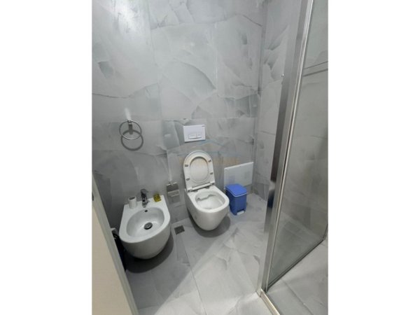 Tirane, jepet me qera apartament 2+1 Kati 4, 76 m² 450 € 