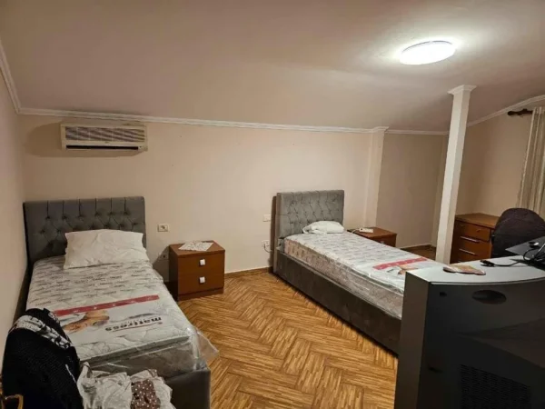 Shqiperi, jepet me qera apartament 2+1+Ballkon+parkim Kati 3, 91 m² 550 € (Ish Tregu Elektrik, Muzeu Shkencave te Natyres)