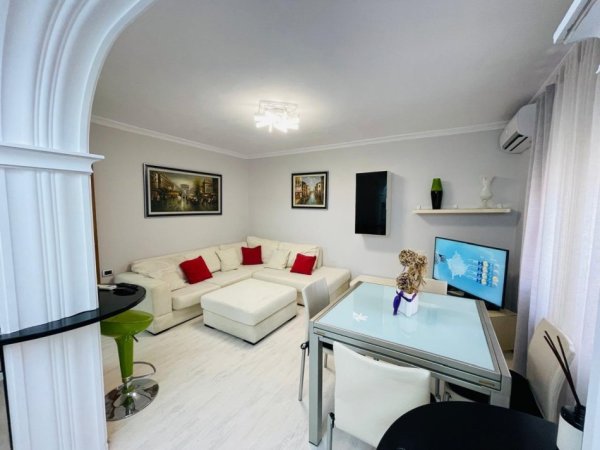 Tirane, jepet me qera apartament 2+1 Kati 4, 70 m² 1.000 € (Rruga Dora D’istria)