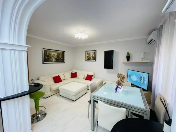 Tirane, jepet me qera apartament 2+1 Kati 4, 70 m² 1.000 € (Rruga Dora D’istria)