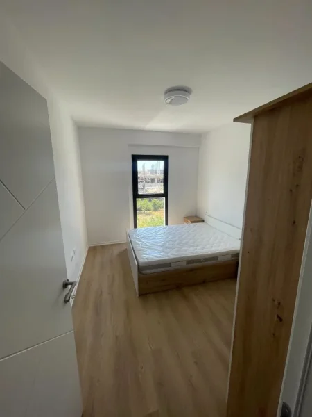 Tirane, jepet me qera apartament 1+1+Ballkon Kati 2, 380 m² 380 € 