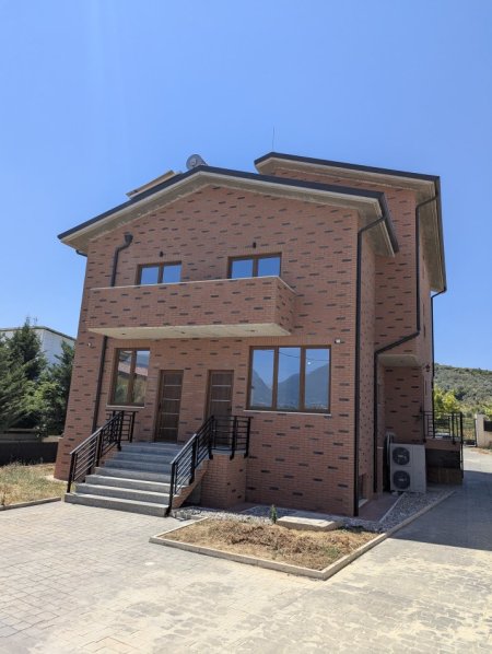 Tirane, jap me qera Vile 3 Katshe Kati 3, 570 m² 4.500 € (Rruga Xhafer Shaba)