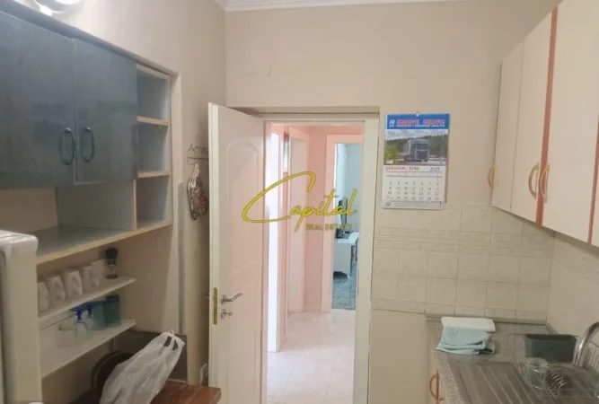 Tirane, jepet me qera apartament 2+1 Kati 0, 80 m² 700 € (PAZARI I RI)