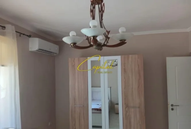 Tirane, jepet me qera apartament 2+1 Kati 0, 80 m² 700 € (PAZARI I RI)