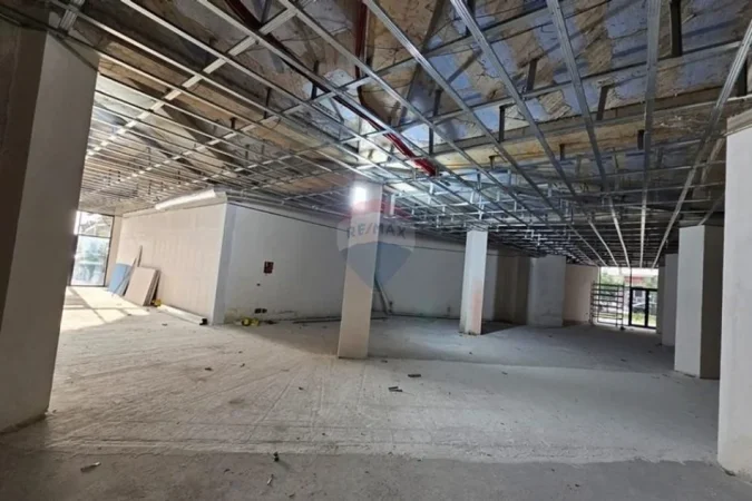 Vlore - Lungomare, shitet ambjent biznesi Kati 0, 555 m² 2.340.000 € (ID: 530571001-39)