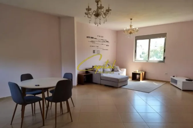 Tirane, jepet me qera apartament 3+1 Kati 2, 211 m² 1.000 € (LIQENI ARTIFICIAL)