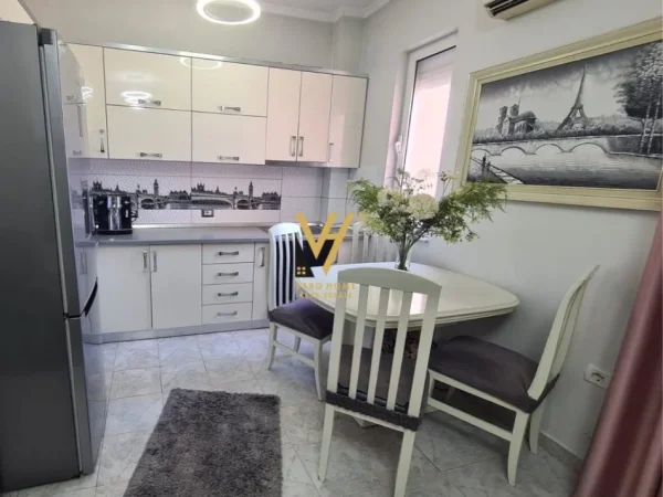 Tirane, jepet me qera apartament 1+1+Aneks+Ballkon Kati 5, 70 m² 550 € (RRUGA KONGRESI I MANASTIRIT)