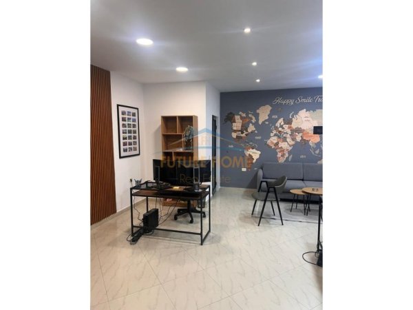 0683487469 Tirane, jepet me qera zyre Kati 0, 34 m² 350 € (Prane TV Klan , Porcelan)