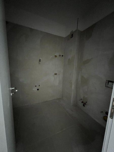 Tirane, shitet garsonier 1+1+Ballkon Kati 3, 53 m² 68.000 € (UNIVERS CITY)