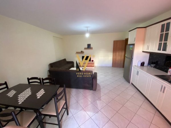 Tirane, jepet me qera apartament 2+1+Aneks+Ballkon Kati 2, 100 m² 450 € (UNAZA E RE)