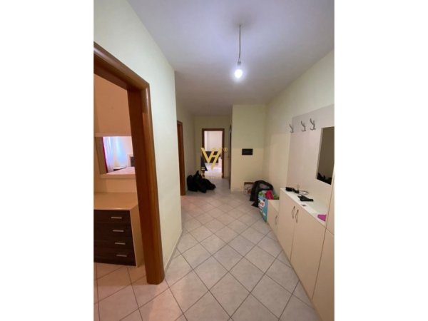 Tirane, jepet me qera apartament 2+1+Aneks+Ballkon Kati 2, 100 m² 450 € (UNAZA E RE)