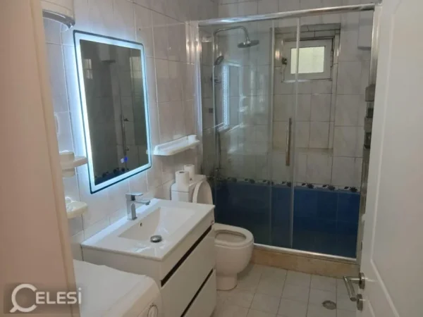 Tirane, jepet me qera apartament 1+1+Ballkon Kati 1, 65 m² 650 € (21 DHJETORI)
