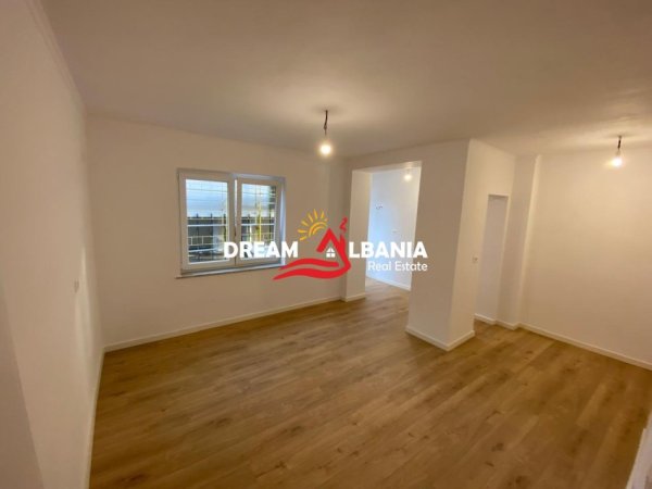 Tirane, jepet me qera ambjent biznesi Kati 2, 83 m² 900 € (ne Rrugen e Durresit, prane Colosseo)
