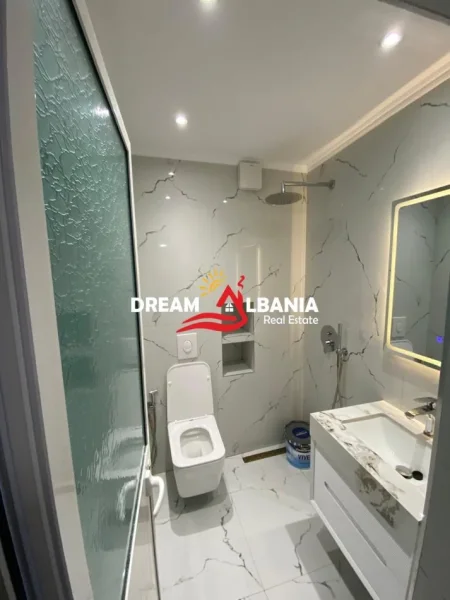Tirane, jepet me qera ambjent biznesi Kati 2, 83 m² 900 € (ne Rrugen e Durresit, prane Colosseo)