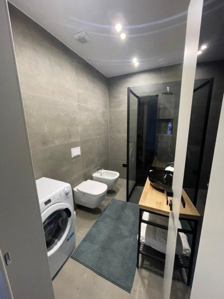 Tirane, jepet me qera apartament 2+1 Kati 9, 105 m² 1.400 € (rruga liman kaba)
