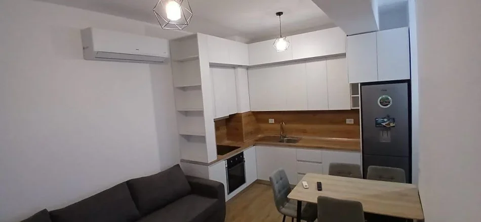 Tirane, jepet me qera apartament 1+1+Ballkon Kati 7, 60 m² 420 € (ali demi)