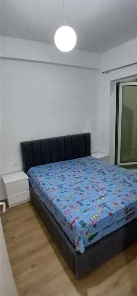 Tirane, jepet me qera apartament 1+1+Ballkon Kati 7, 60 m² 420 € (ali demi)