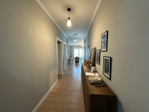 Tirane, jepet me qera apartament 2+1 Kati 8, 160 m² 1.350 € (rruga e durrsit)