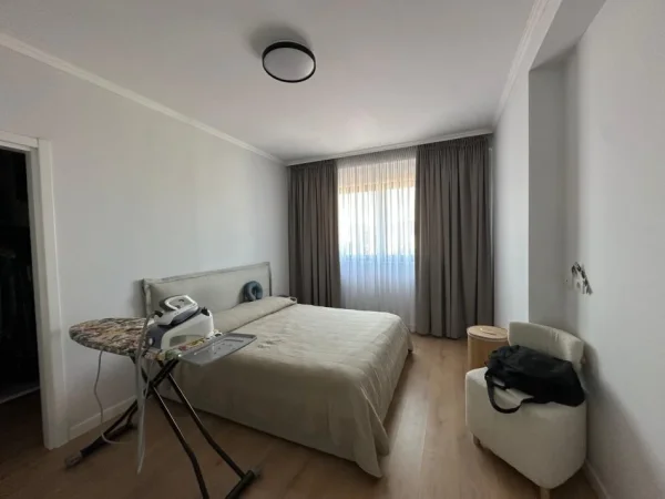 Tirane, jepet me qera apartament 2+1 Kati 8, 160 m² 1.350 € (rruga e durrsit)