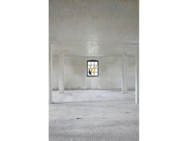 Tirane, jepet me qera ambjent biznesi Kati 1, 110 m² 700 € (OXHAKU)