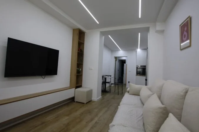 Tirane, jepet me qera apartament 1+1+Ballkon Kati 1, 60 m² 650 € (21 dhjetori)