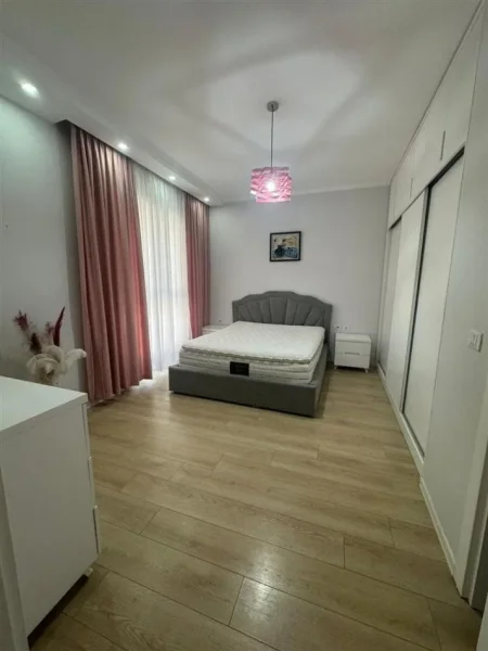 Tirane, jepet me qera apartament 2+1+Ballkon Kati 3, 100 m² 780 € (cassa italia)