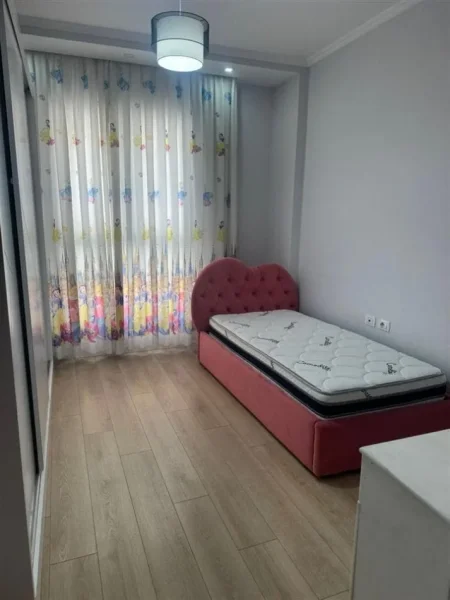 Tirane, jepet me qera apartament 2+1+Ballkon Kati 3, 100 m² 780 € (cassa italia)