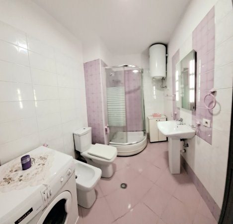 Tirane, jepet me qera apartament 2+1+Ballkon Kati 6, 85 m² 600 € (Don Bosko)