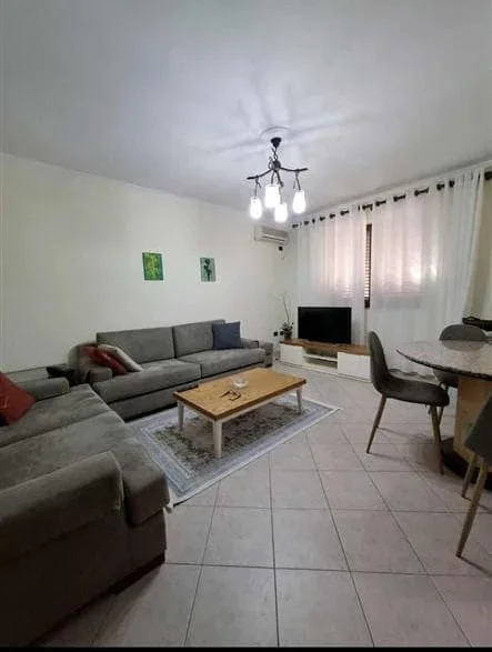 Tirane, jepet me qera apartament 2+1 Kati 2, 82 m² 600 € (ali demi)