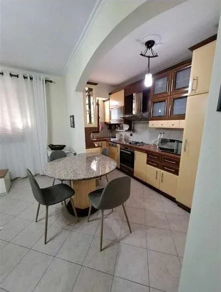 Tirane, jepet me qera apartament 2+1 Kati 2, 82 m² 600 € (ali demi)
