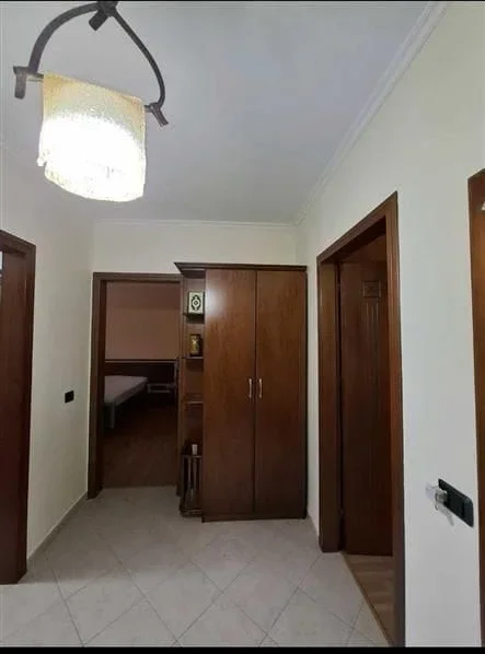 Tirane, jepet me qera apartament 2+1 Kati 2, 82 m² 600 € (ali demi)