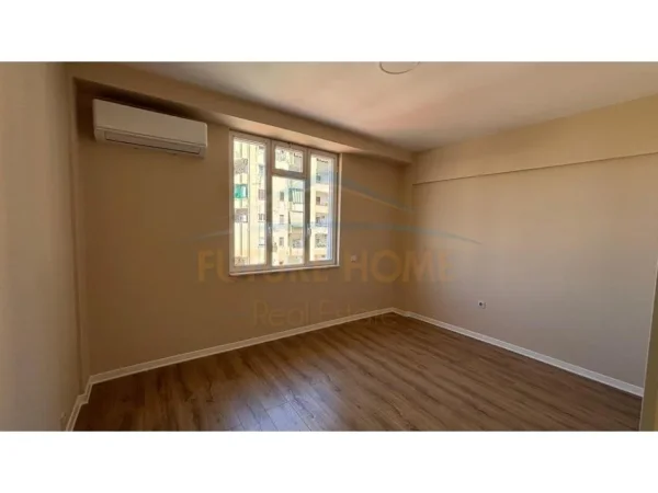 Tirane, jepet me qera zyre Kati 4, 130 m² 1.300 € (Qendër, Tiranë)