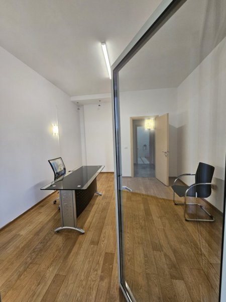 Tirane, jepet me qera zyre Kati 4, 131 m² 1850€ (blloku)