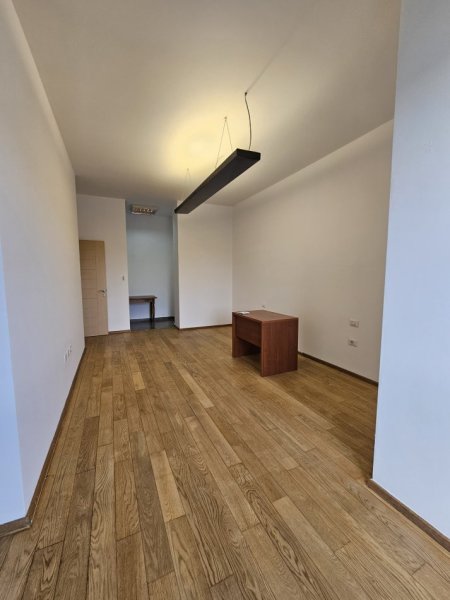 Tirane, jepet me qera zyre Kati 4, 131 m² 1850€ (blloku)