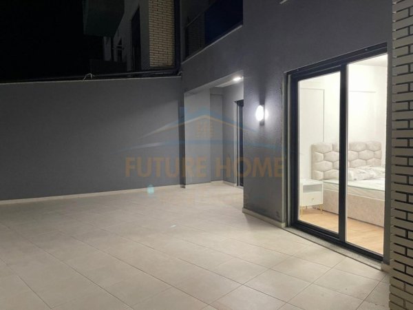 Tirane, jepet me qera apartament 1+1+Ballkon Kati 1, 59 m² 500 € (Unaza e Re)